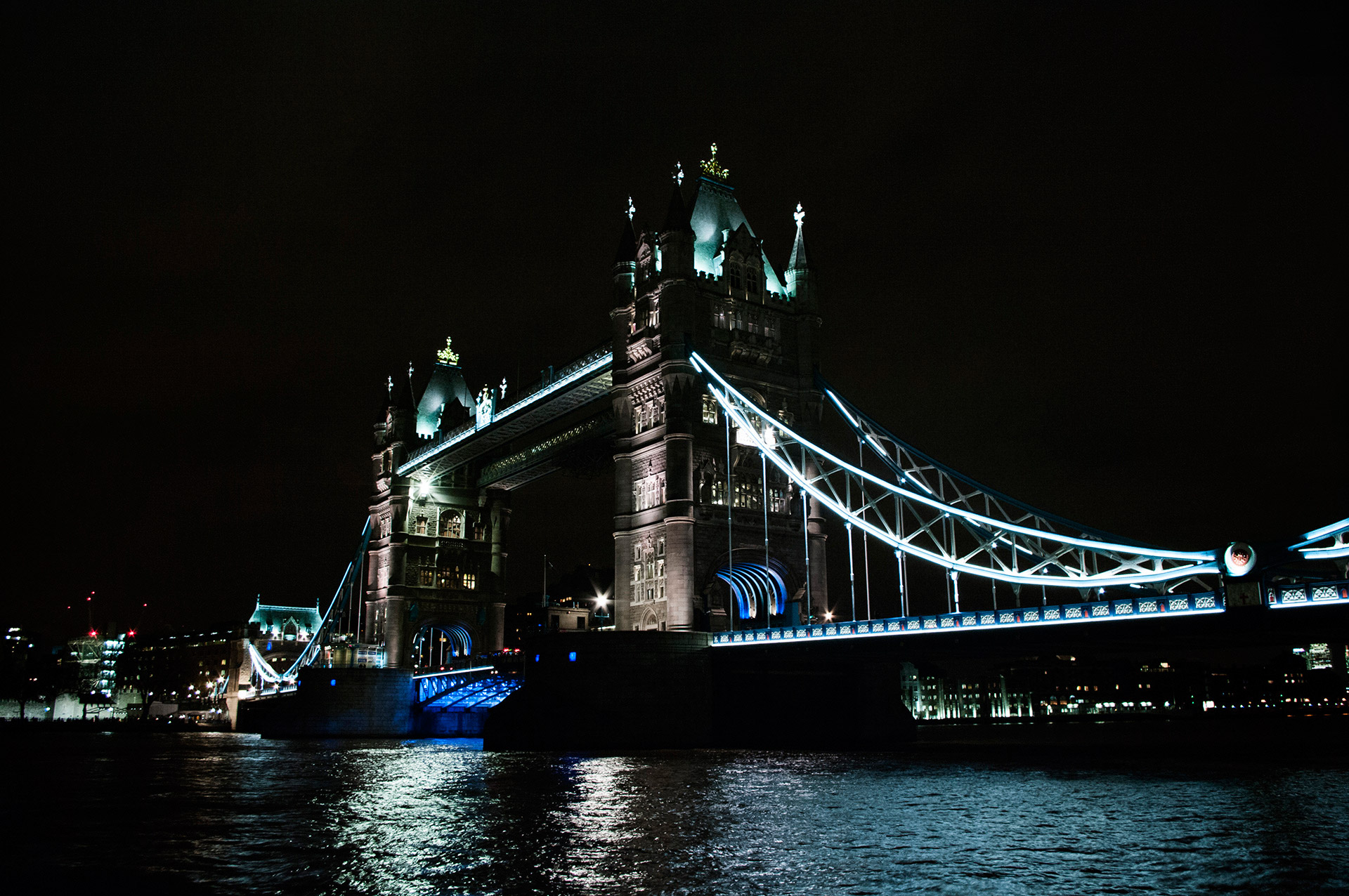 London bridge by night, most londyński, Londyn, most, Anglia, średniowiecze, podróże, podróże po Europie, fotografia Monika Turska
