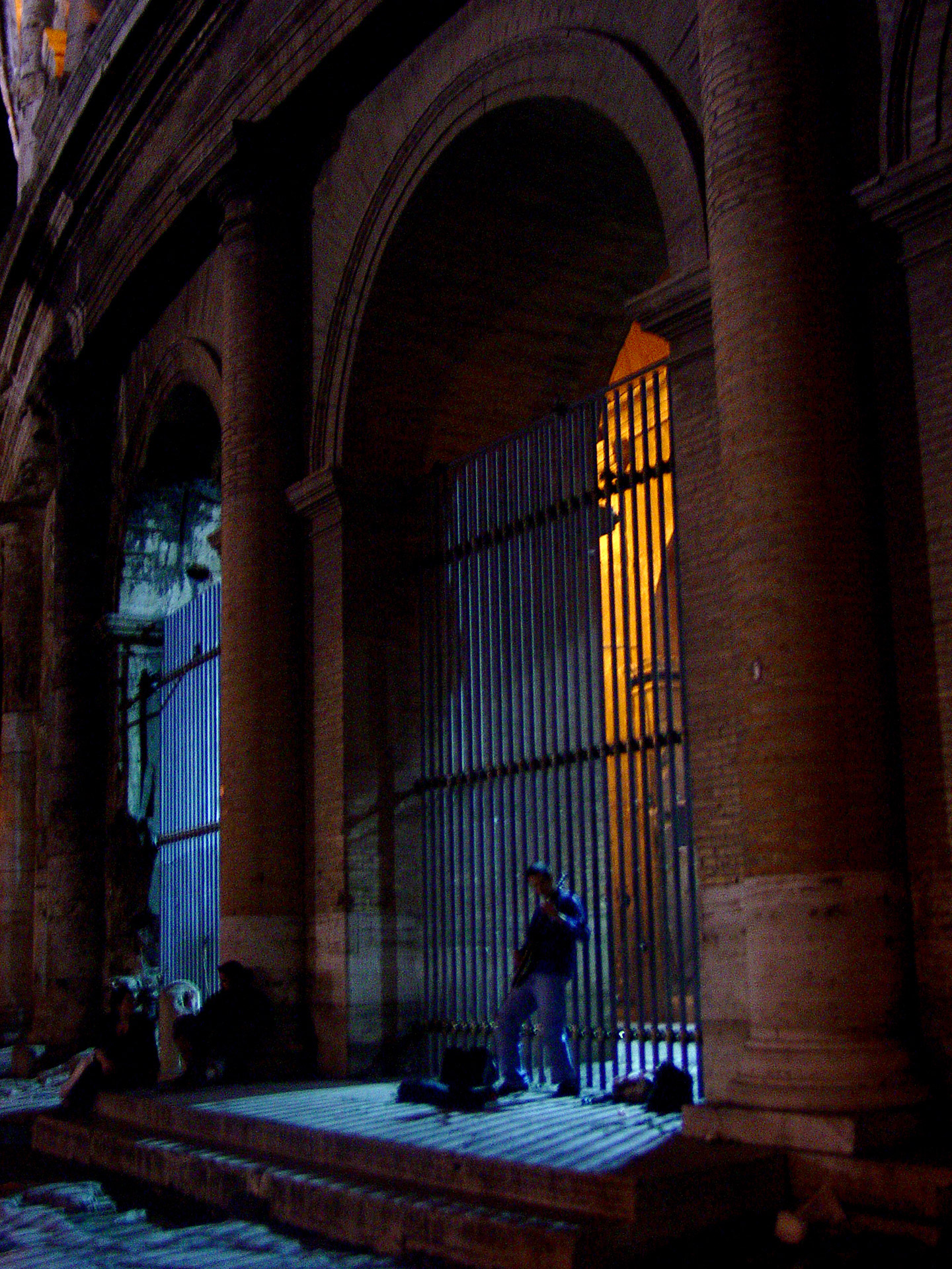 Rzym, Colloseum night, Rzym nocą, nocne życie w Rzymie, podróże, podróże po Europie, fotografia Monika Turska