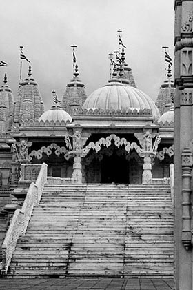 Londyn, Shri Swaminarayan Mandir, świątynia hinduska, podróże, podróże po Europie, fotografia Monika Turska