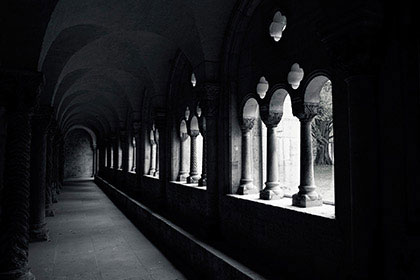 Koenigslutter krużganki, romańskie kolumny, średniowiecze, podróże, podróże po Europie, fotografia Monika Turska