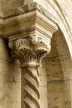 architektura, detal architektoniczny, katedra Koenigslutter, kolumna romańska, podróże, podróże po Europie, fotografia Monika Turska