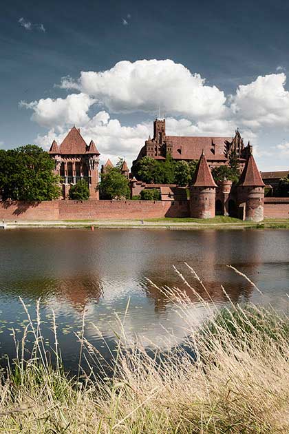 Lato w Polsce, zwiedzamy Polskę, Polska jest piękna, zamek w Malborku, Malbork, Nogat, zamki polskie, zamek krzyżacki, średniowiecze, gotyk, podróże, podróże po Polsce, fotografia Monika Turska