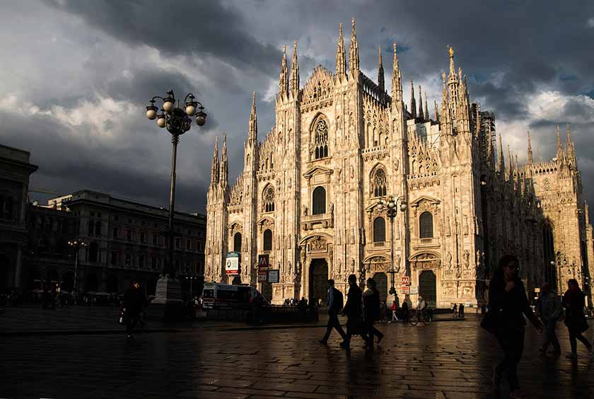 architektura, katedra gotycka w Mediolanie, Mediolan, gotyk, średniowiecze, gotyk, Włochy, podróże, podróże po Europie, fotografia Monika Turska